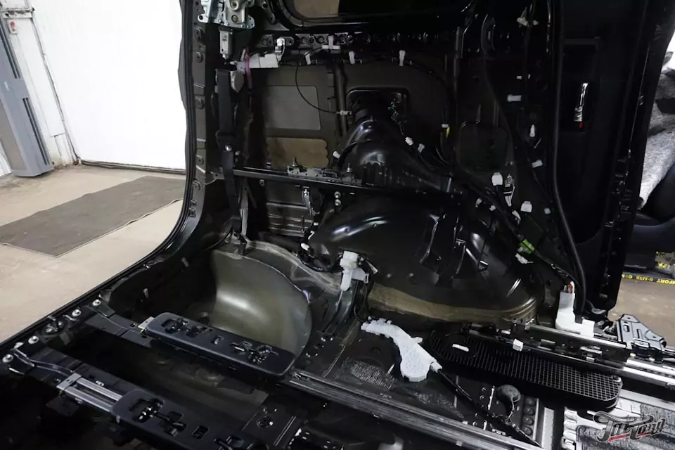 Toyota Alphard. Комплексная шумоизоляция салона!